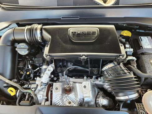 Used 2025 Jeep Compass Sport image 21