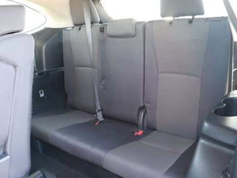 Used 2024 Toyota Highlander LE image 15