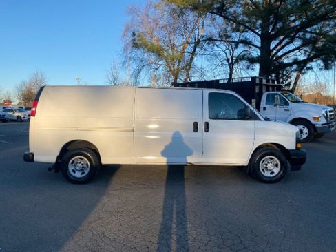 Used 2017 Chevrolet Express 3500 LS image 8