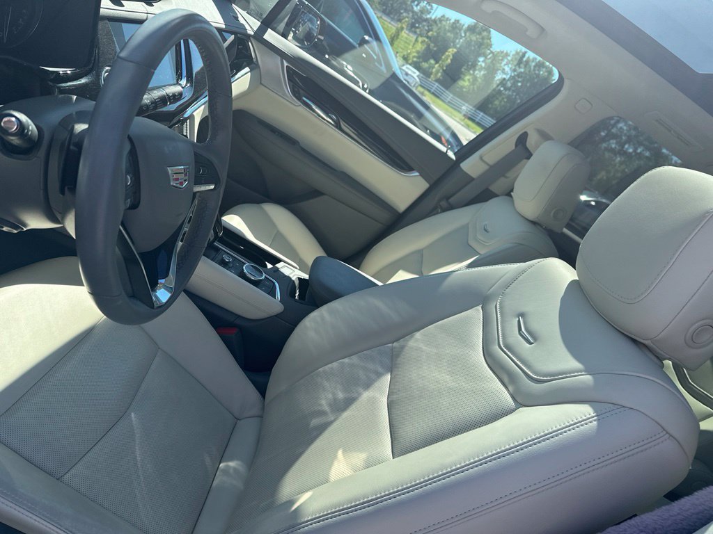 Used 2023 Cadillac XT6 Premium Luxury w/ Technology Package AWD/4WD image 18