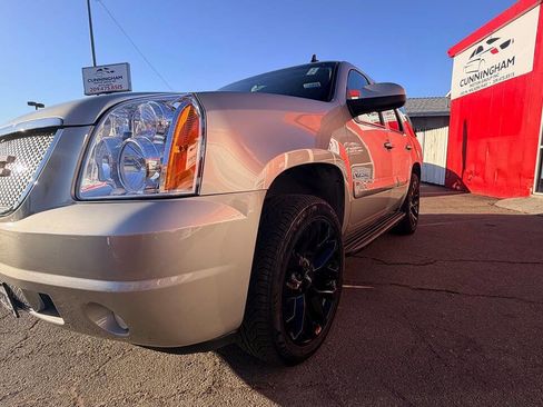 Used 2007 GMC Yukon SLT w/ SLT Preferred Equipment Group image 2