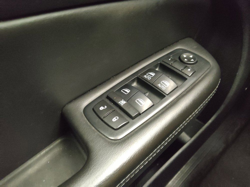 Used 2016 Chrysler 200 S w/ Navigation & Sound Group I FWD image 27