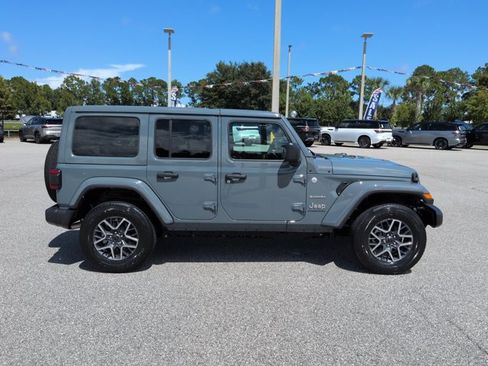 Used 2024 Jeep Wrangler Unlimited Sahara w/ Technology Group AWD/4WD image 4