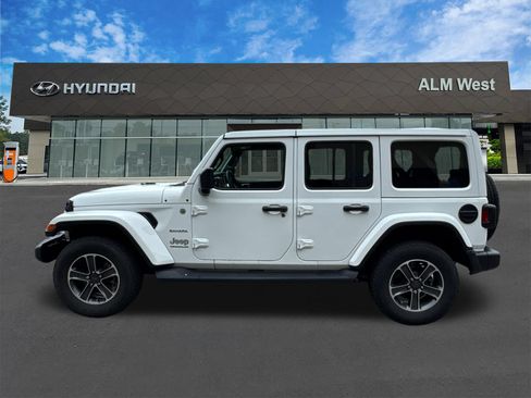 Used 2023 Jeep Wrangler Unlimited Sahara w/ Cold Weather Group AWD/4WD image 8