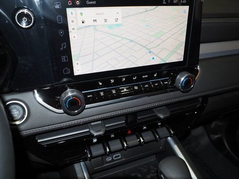 New 2024 Chevrolet Colorado LT w/ LT Convenience Package III image 9