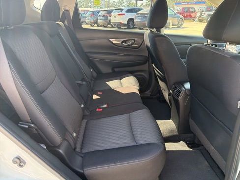 Used 2020 Nissan Rogue SV image 13