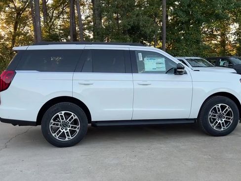 New 2025 Ford Expedition Active image 7