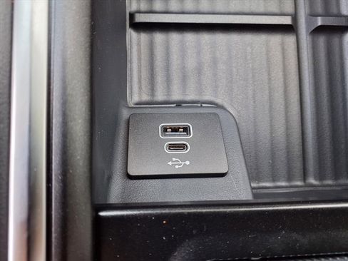 New 2026 Ford Expedition Active image 11