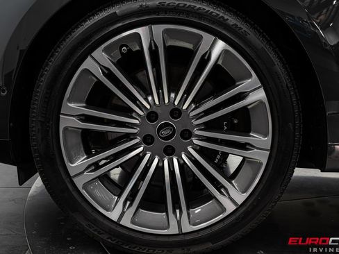 Used 2025 Land Rover Range Rover Long Wheelbase SE AWD/4WD image 19