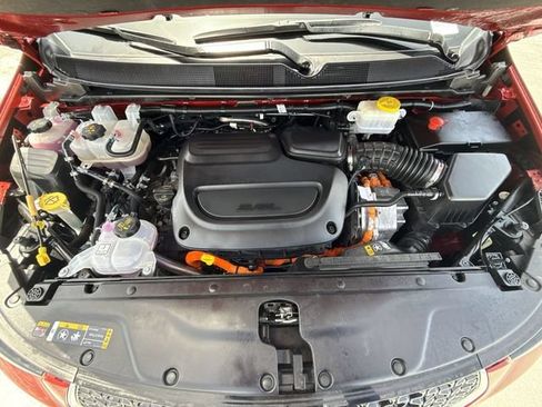 Used 2025 Chrysler Pacifica Pinnacle FWD image 28