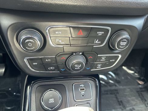 Used 2018 Jeep Compass Limited w/ Navigation Group image 19