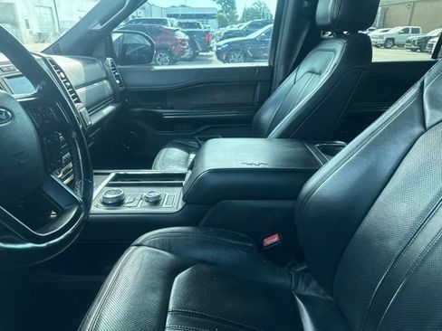 Used 2018 Ford Expedition Limited w/ Equipment Group 301A AWD/4WD image 9