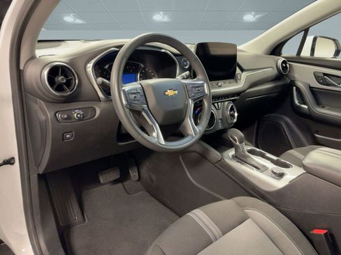 Used 2025 Chevrolet Blazer LT image 4