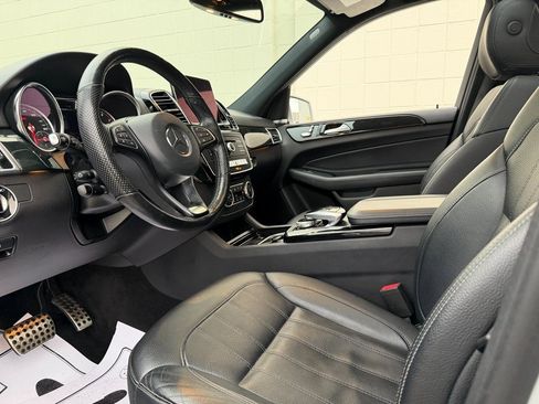 Used 2019 Mercedes-Benz GLE 400 4MATIC image 4