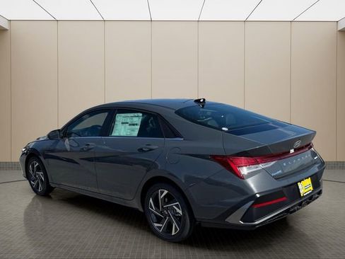 New 2026 Hyundai Elantra Limited FWD image 4