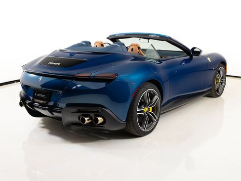 Certified 2025 Ferrari Roma Spider RWD image 7