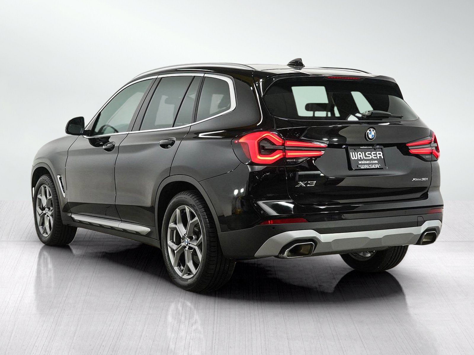 Used 2024 BMW X3 xDrive30i AWD/4WD image 3
