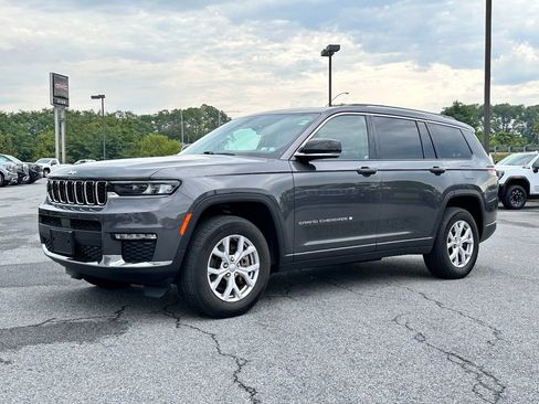 Used 2022 Jeep Grand Cherokee L Limited AWD/4WD image 2