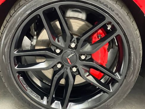 Used 2019 Chevrolet Corvette Stingray Coupe w/ Carbon Flash Badge Package RWD image 32