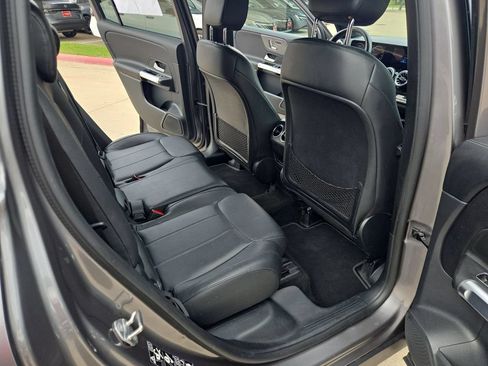 Used 2023 Mercedes-Benz GLB 250 4MATIC w/ Premium Package image 19