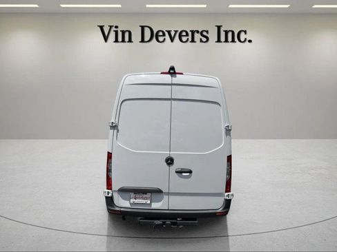 Used 2025 Mercedes-Benz Sprinter 2500 image 6