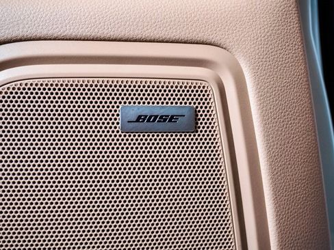 Certified 2025 Porsche Macan image 27