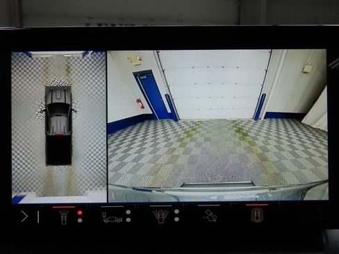 Used 2025 GMC Sierra 2500 SLT image 13