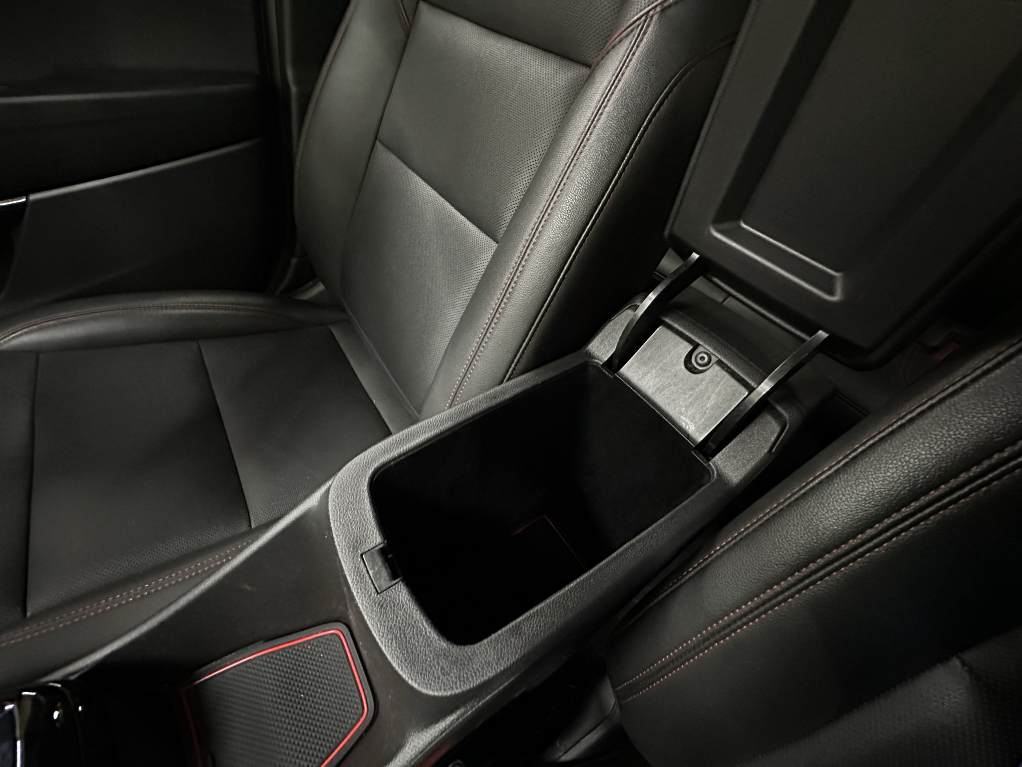 Used 2025 Chevrolet Trax RS w/ Sunroof Package FWD image 40