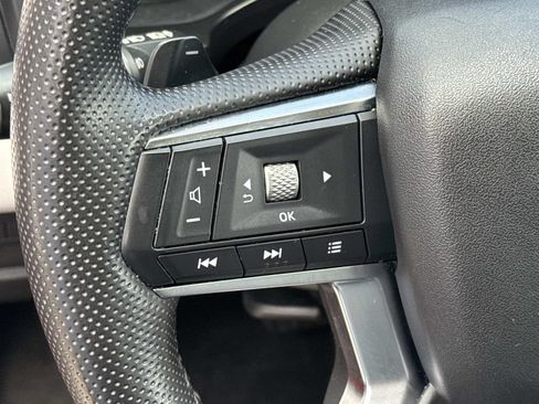 Used 2025 Mitsubishi Outlander AWD image 23