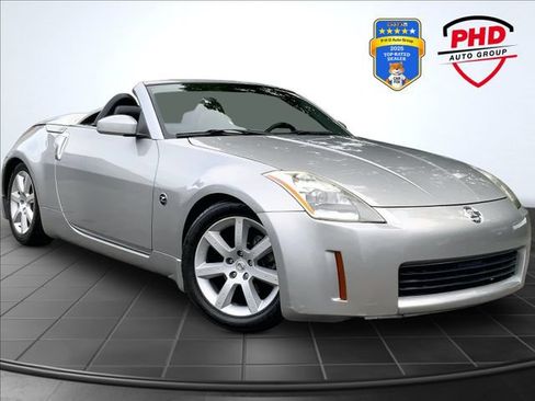 Used 2004 Nissan 350Z Touring RWD image 1
