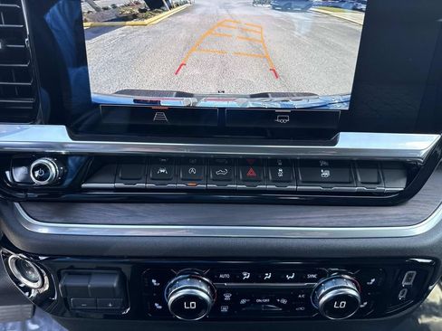 Used 2025 GMC Sierra 1500 SLT AWD/4WD image 31