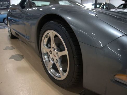 Used 2003 Chevrolet Corvette Convertible w/ Preferred Equipment Group1 image 32