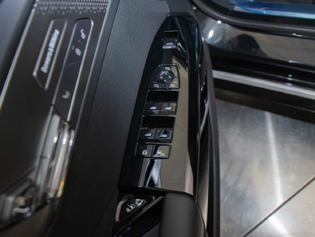 Used 2027 BMW i7 xDrive50 AWD/4WD image 13