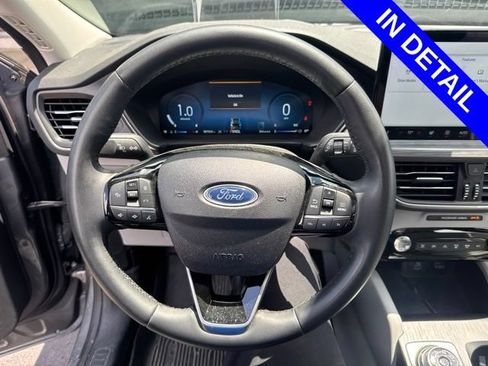 Used 2023 Ford Escape Platinum w/ Premium Technology Package AWD/4WD image 9
