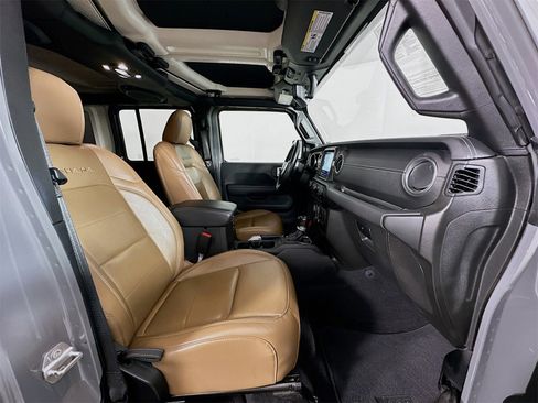 Used 2021 Jeep Wrangler Unlimited Sahara image 27