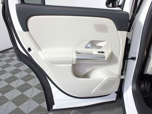 Certified 2025 Mercedes-Benz GLA 250 4MATIC image 30