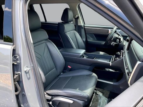 Used 2024 Hyundai Santa Fe SEL FWD image 8