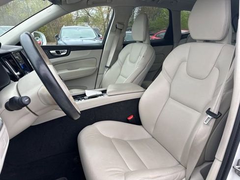 Used 2023 Volvo XC60 B5 Plus AWD/4WD image 7