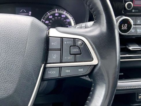 Used 2022 Toyota Highlander LE AWD/4WD image 19
