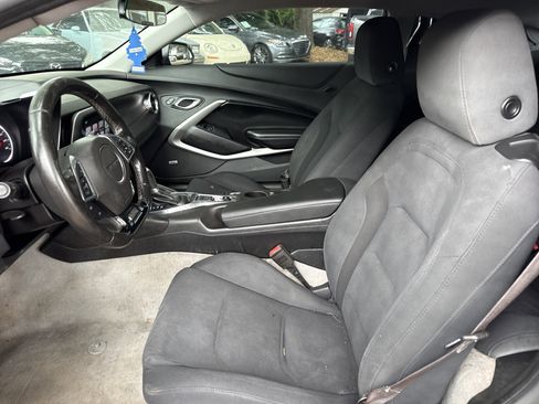 Used 2017 Chevrolet Camaro LT w/ Technology Package RWD image 9
