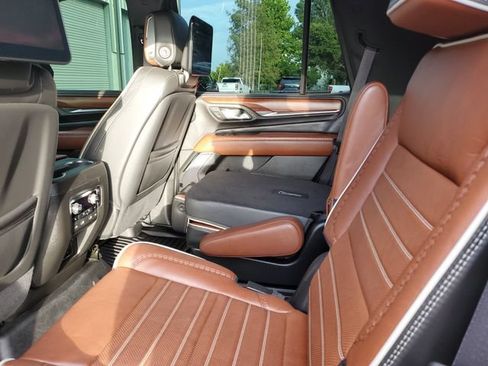 Used 2024 GMC Yukon Denali Ultimate AWD/4WD image 10