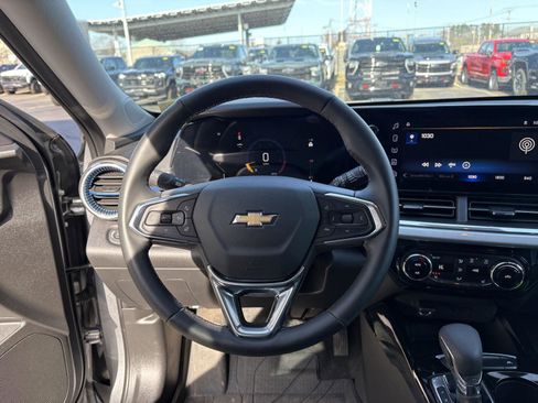 Used 2026 Chevrolet Trax LT w/ Driver Confidence Package FWD image 11