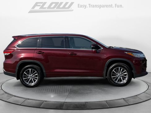 Used 2018 Toyota Highlander XLE AWD/4WD image 10
