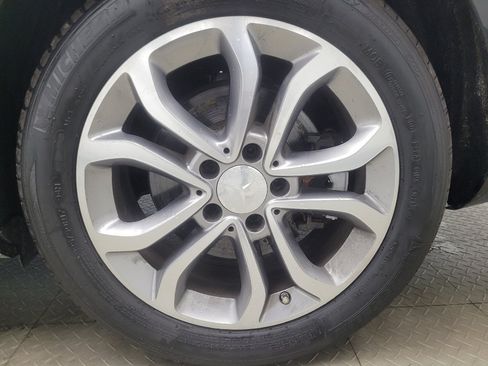 Used 2015 Mercedes-Benz C 300 4MATIC Sedan w/ Premium 1 Package image 31