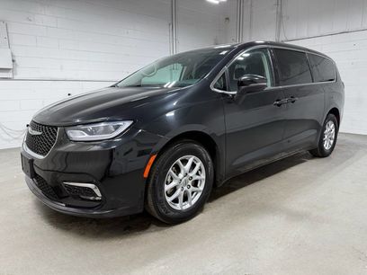 Used 2023 Chrysler Pacifica Touring-L