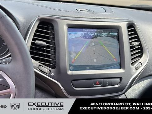 Used 2022 Jeep Cherokee Latitude Lux w/ Sun & Sound Group AWD/4WD image 20