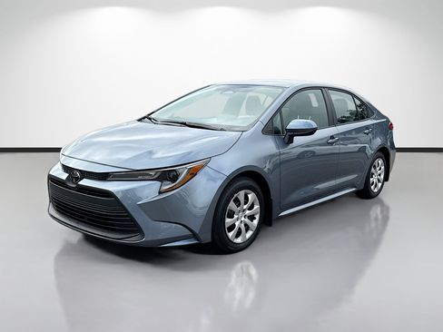 Used 2025 Toyota Corolla LE image 7