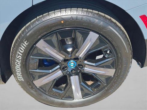 Used 2024 BMW iX xDrive50 w/ Premium Package AWD/4WD image 22