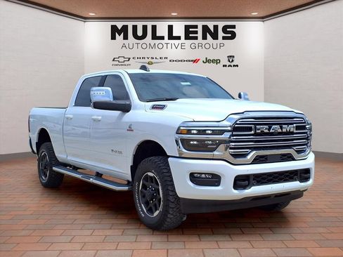 Used 2025 RAM 2500 Laramie AWD/4WD image 3