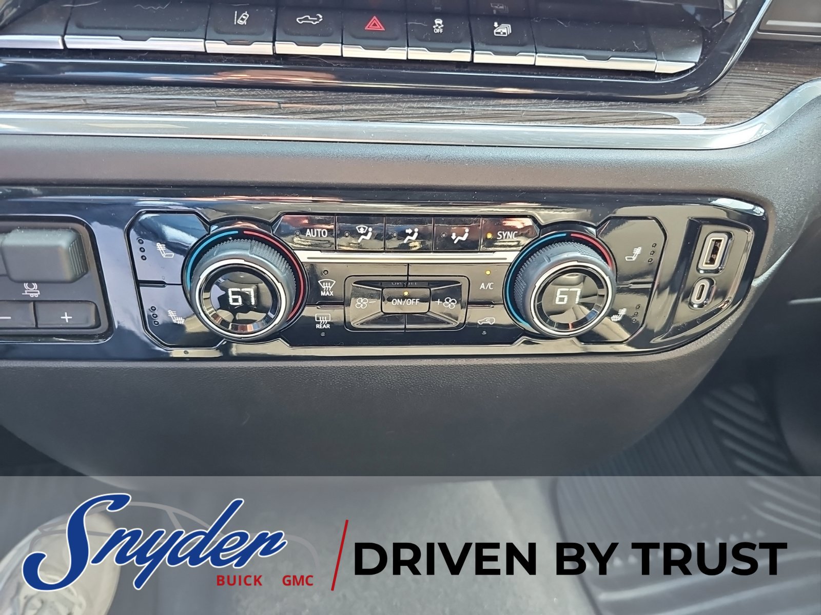 Used 2025 Chevrolet Silverado 2500 LT w/ Convenience Package AWD/4WD image 17